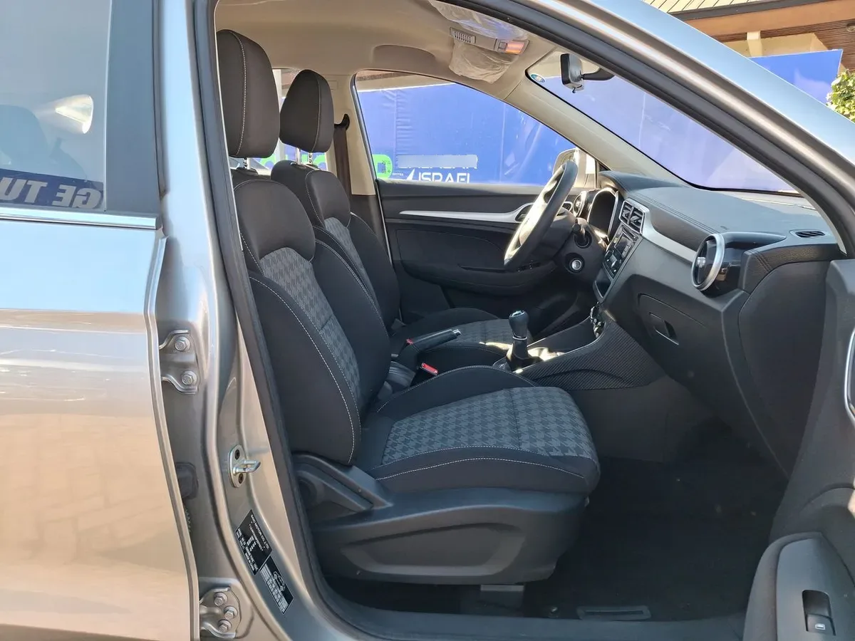 MG Mg Zs 1.5 Std 4x2 Mt 5p año 2024
