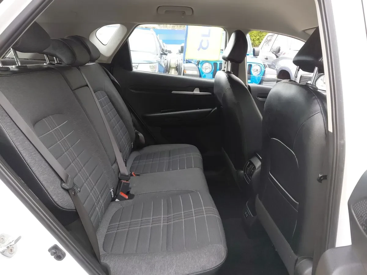 Kia Sonet 1.5 Ex 4x2 Ivt Ri At 5p año 2025