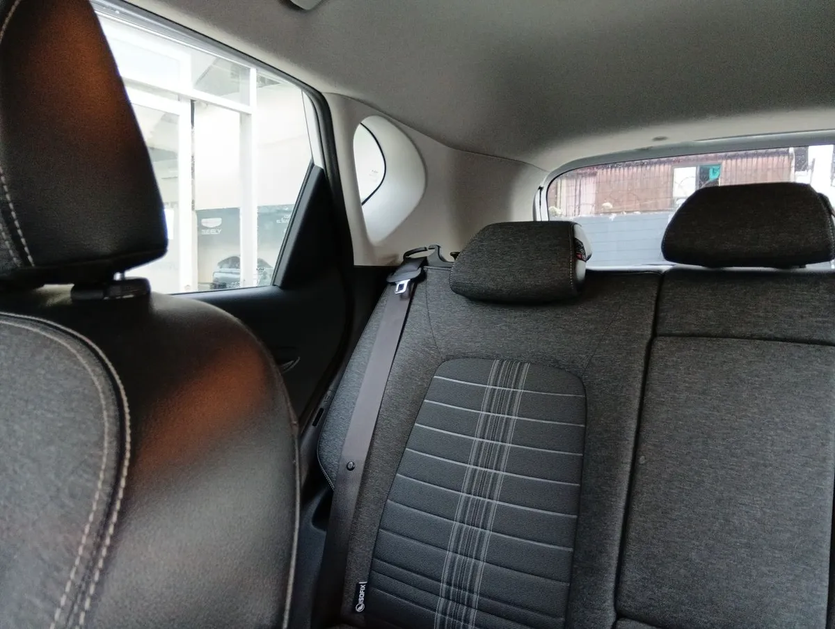 Kia Sonet 1.5 Ex 4x2 Ivt Ri At 5p año 2025