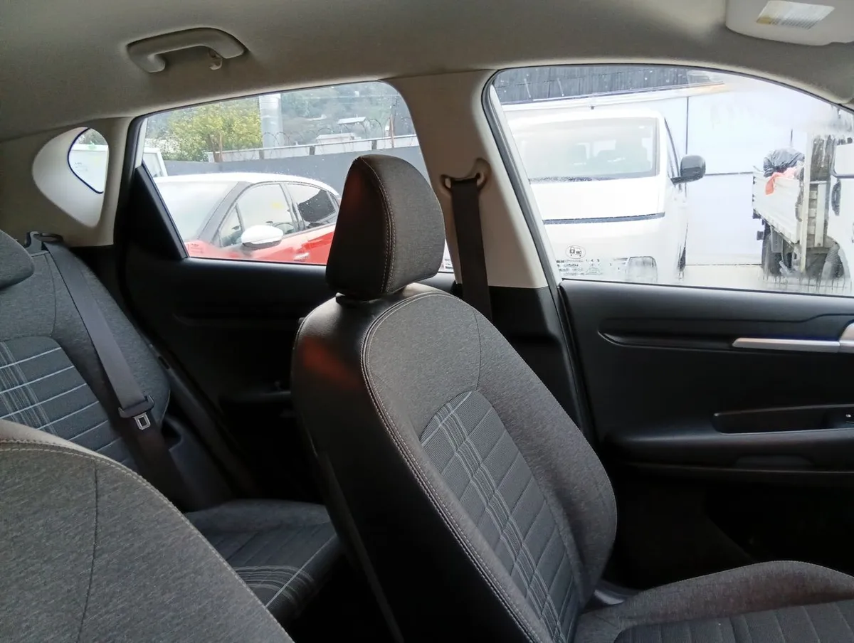 Kia Sonet 1.5 Ex 4x2 Ivt Ri At 5p año 2025