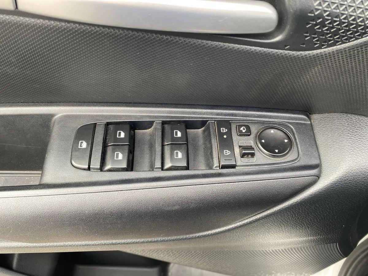 Kia Sonet 1.5 Ex 4x2 Ivt Ri At 5p año 2025