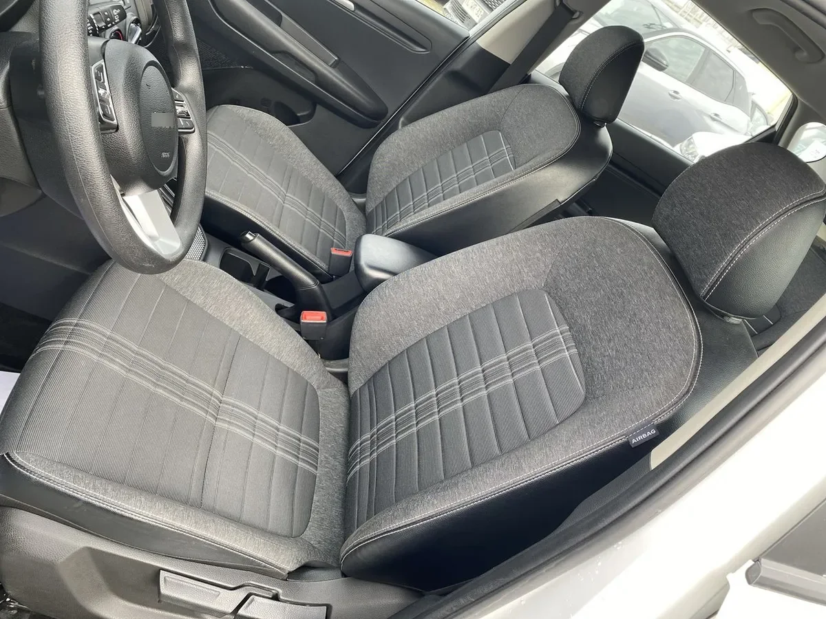 Kia Sonet 1.5 Ex 4x2 Ivt Ri At 5p año 2025