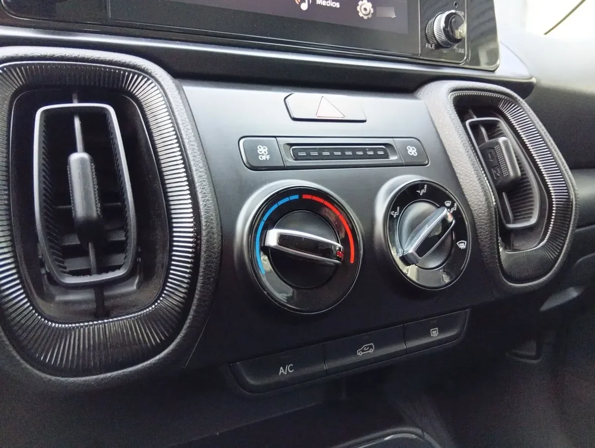 Kia Sonet 1.5 Ex 4x2 Ivt Ri At 5p año 2025