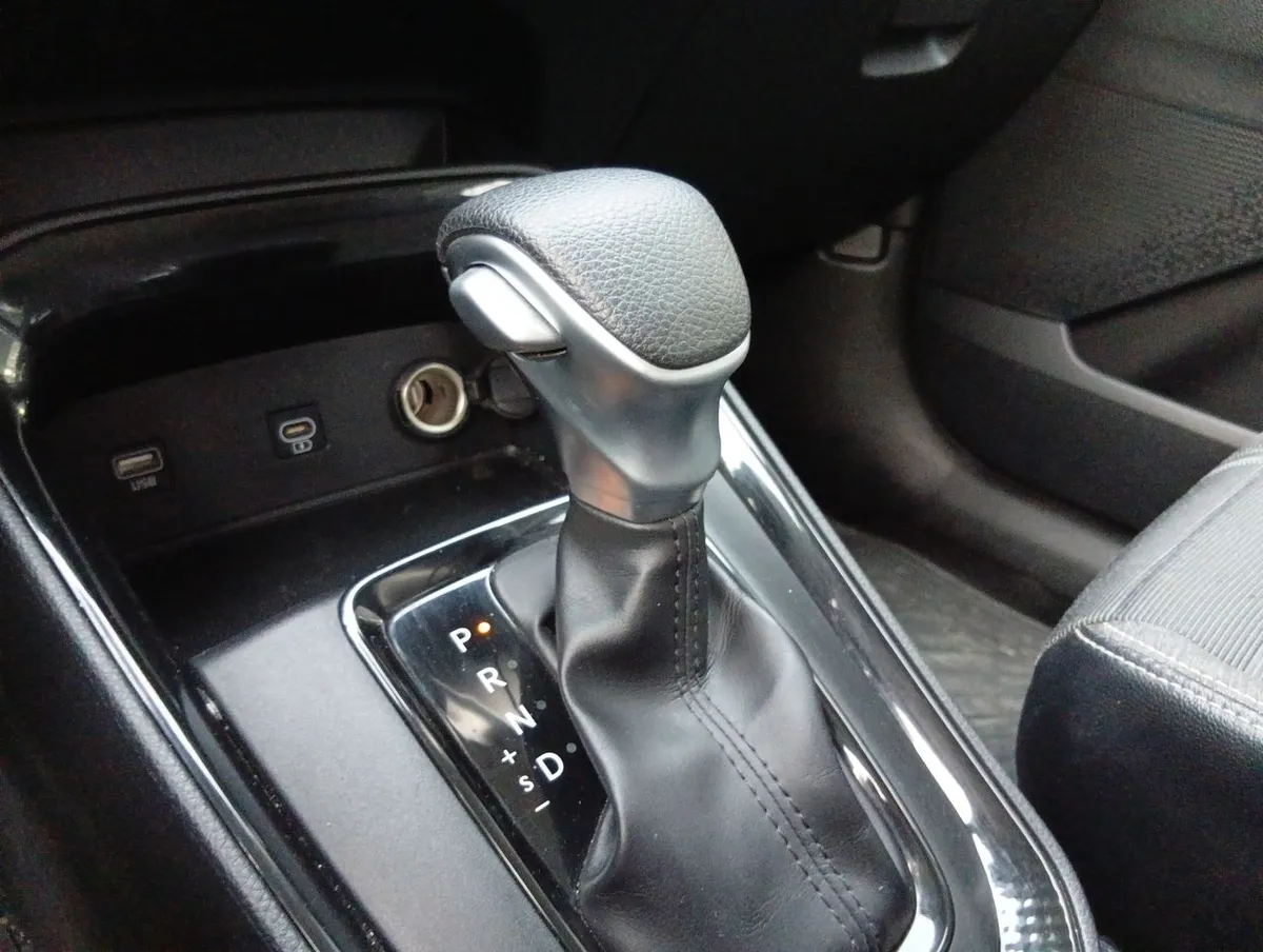 Kia Sonet 1.5 Ex 4x2 Ivt Ri At 5p año 2025