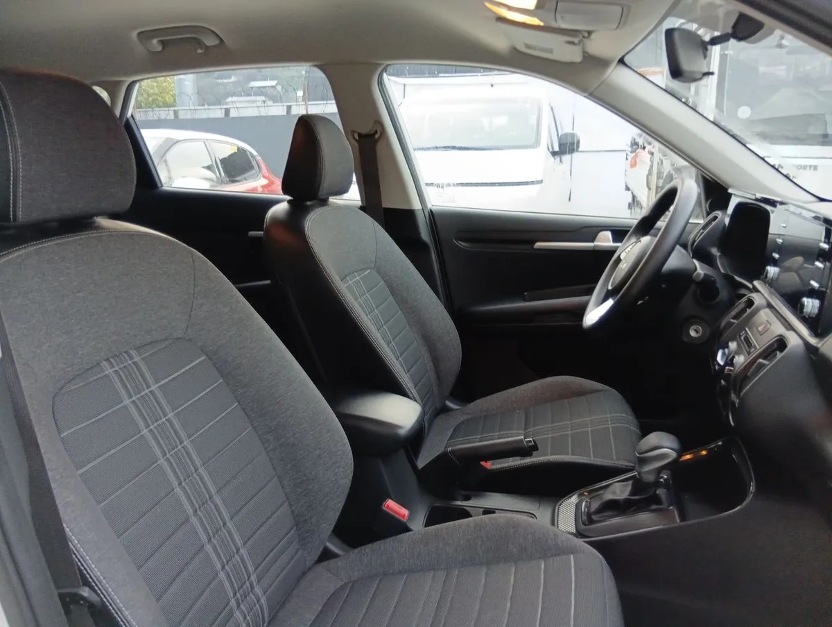 Kia Sonet 1.5 Ex 4x2 Ivt Ri At 5p año 2025