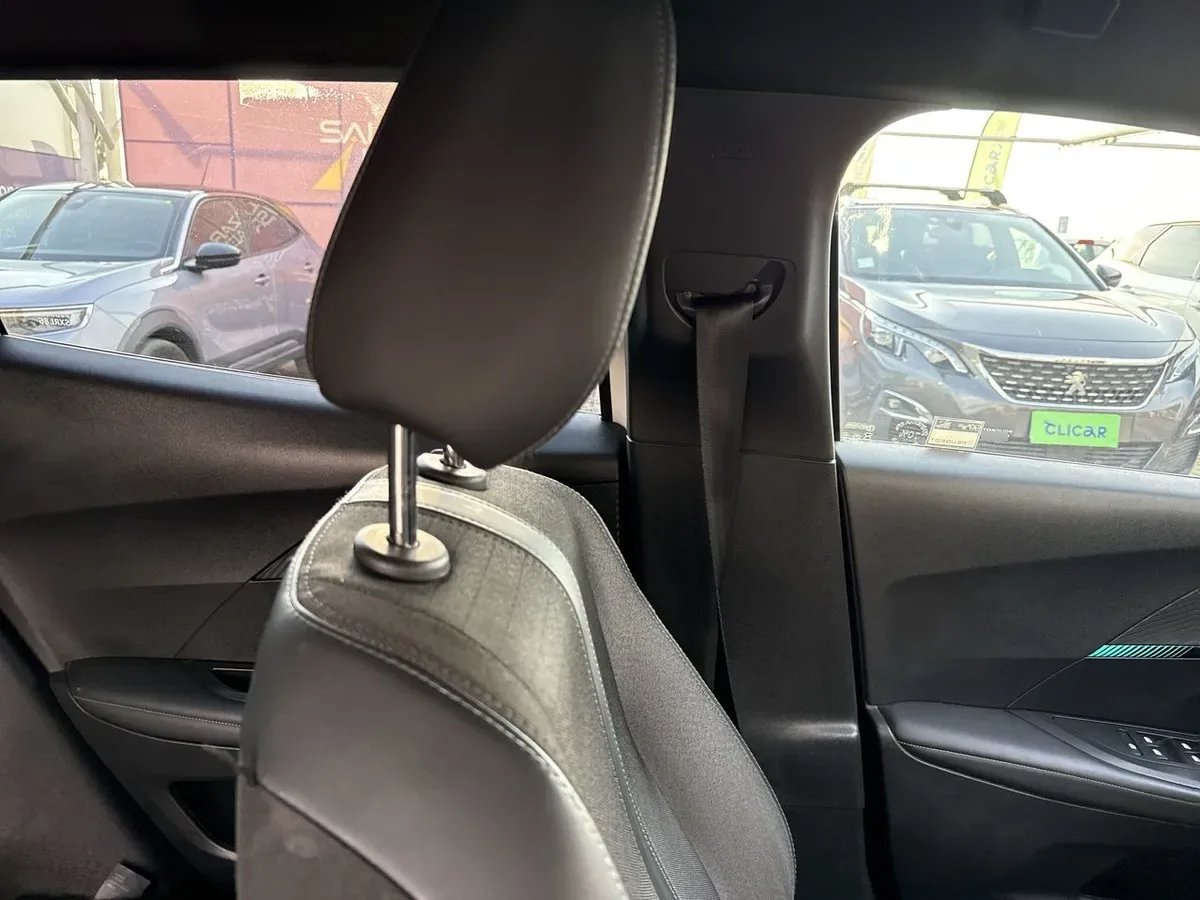 Peugeot 2008 1.2 Allure Puretech 130 4x2 Mt 5p año 2023