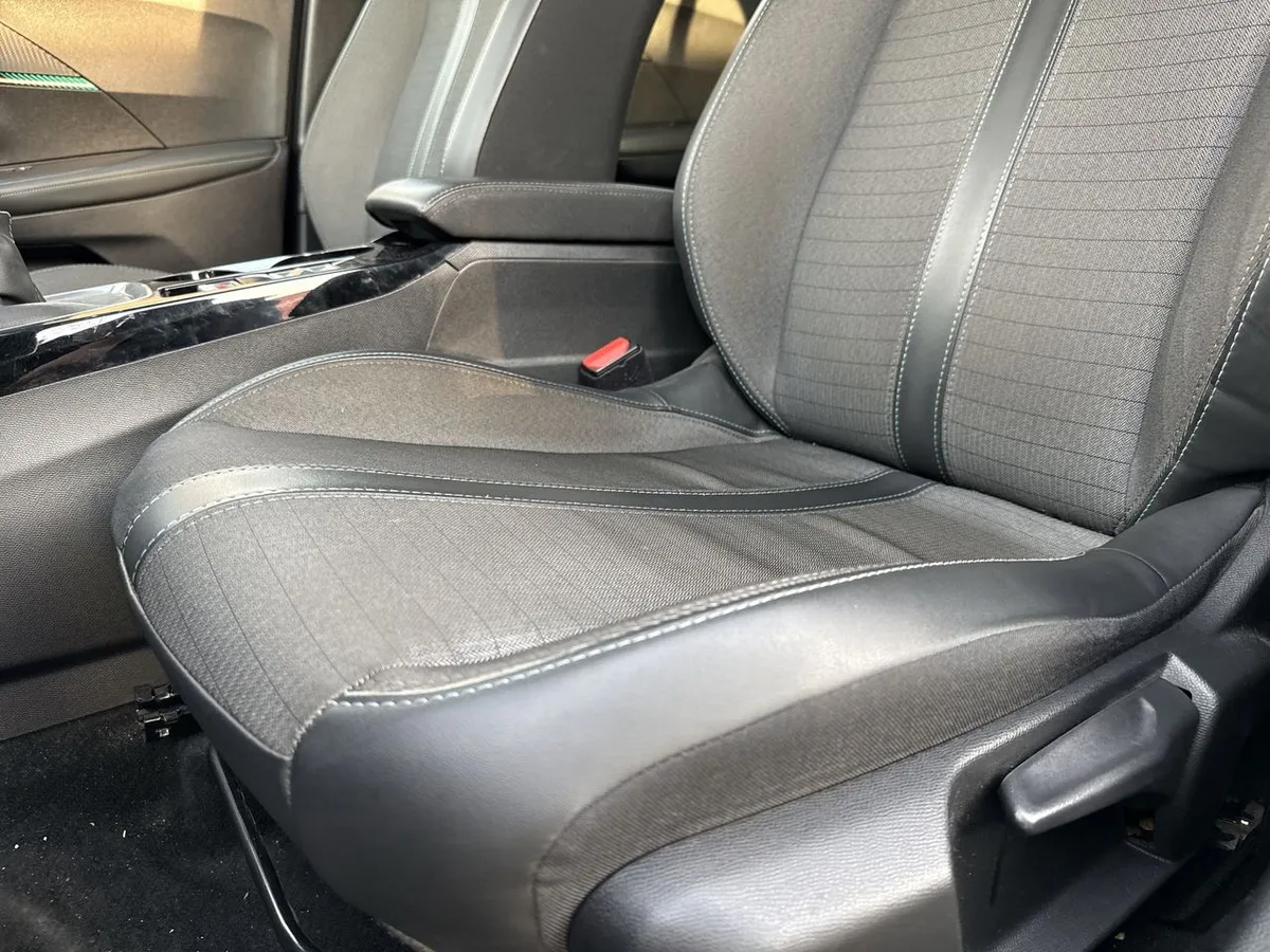 Peugeot 2008 1.2 Allure Puretech 130 4x2 Mt 5p año 2023