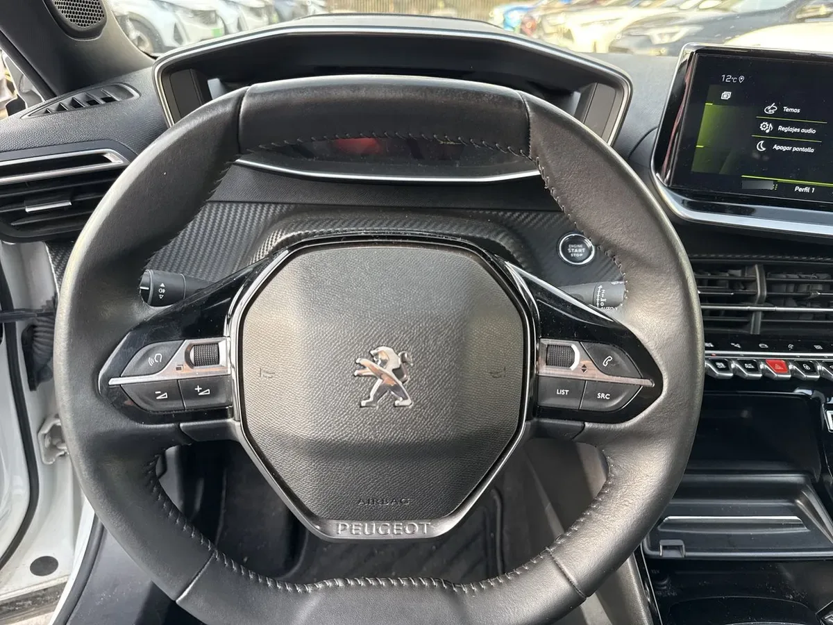 Peugeot 2008 1.2 Allure Puretech 130 4x2 Mt 5p año 2023