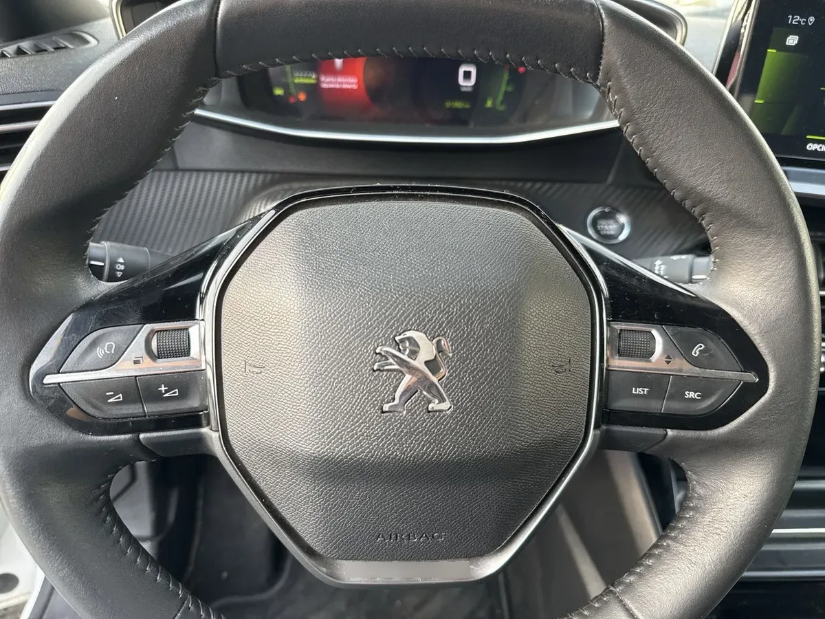 Peugeot 2008 1.2 Allure Puretech 130 4x2 Mt 5p año 2023