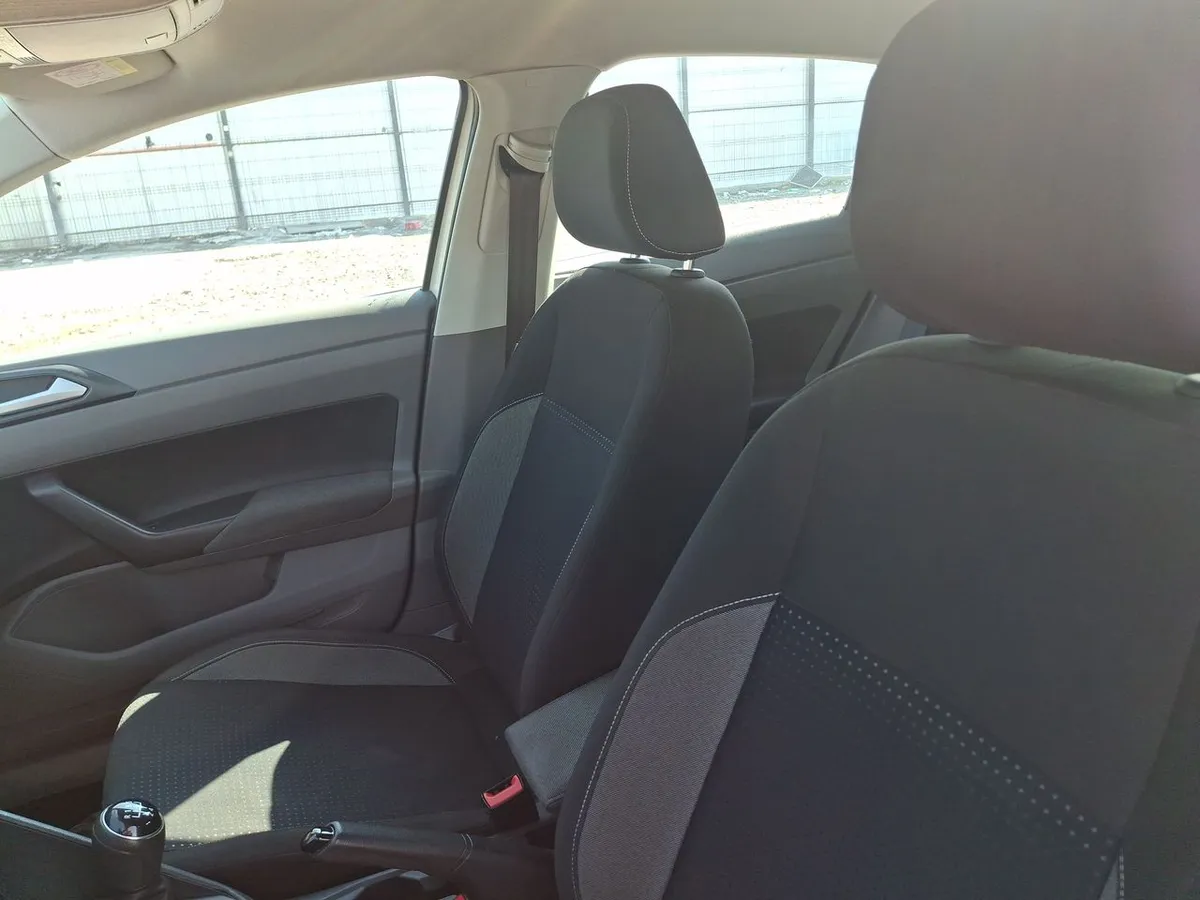 Volkswagen Polo 1.6 Comfortline 4x2 Mt5 5p año 2023