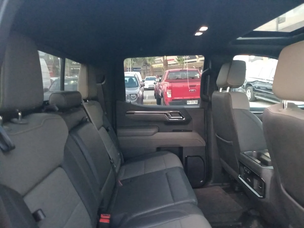 Chevrolet Silverado 6.2 Zr2 R 4x4 At 4p año 2025