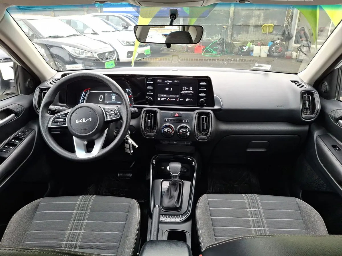 Kia Sonet 1.5 Ex 4x2 Ivt At 5p año 2025