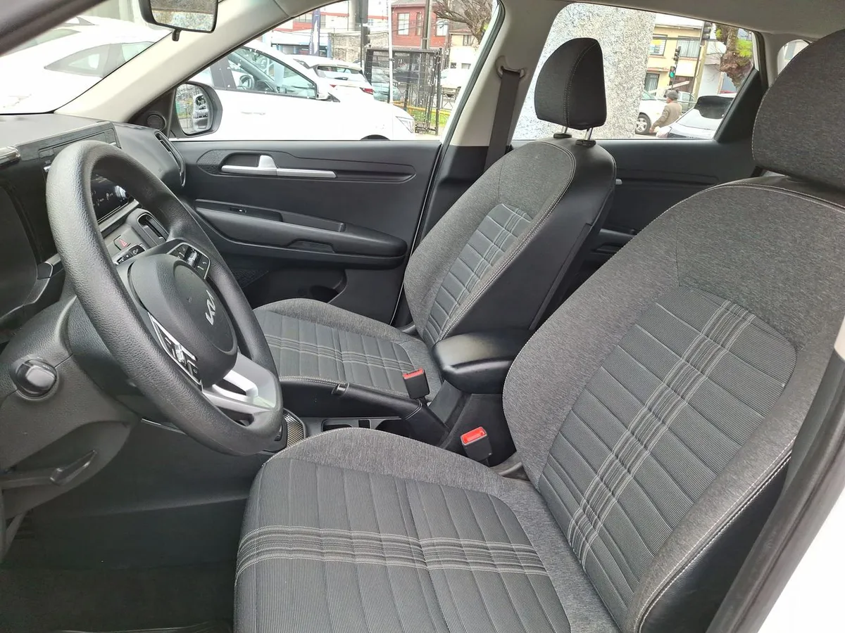 Kia Sonet 1.5 Ex 4x2 Ivt At 5p año 2025