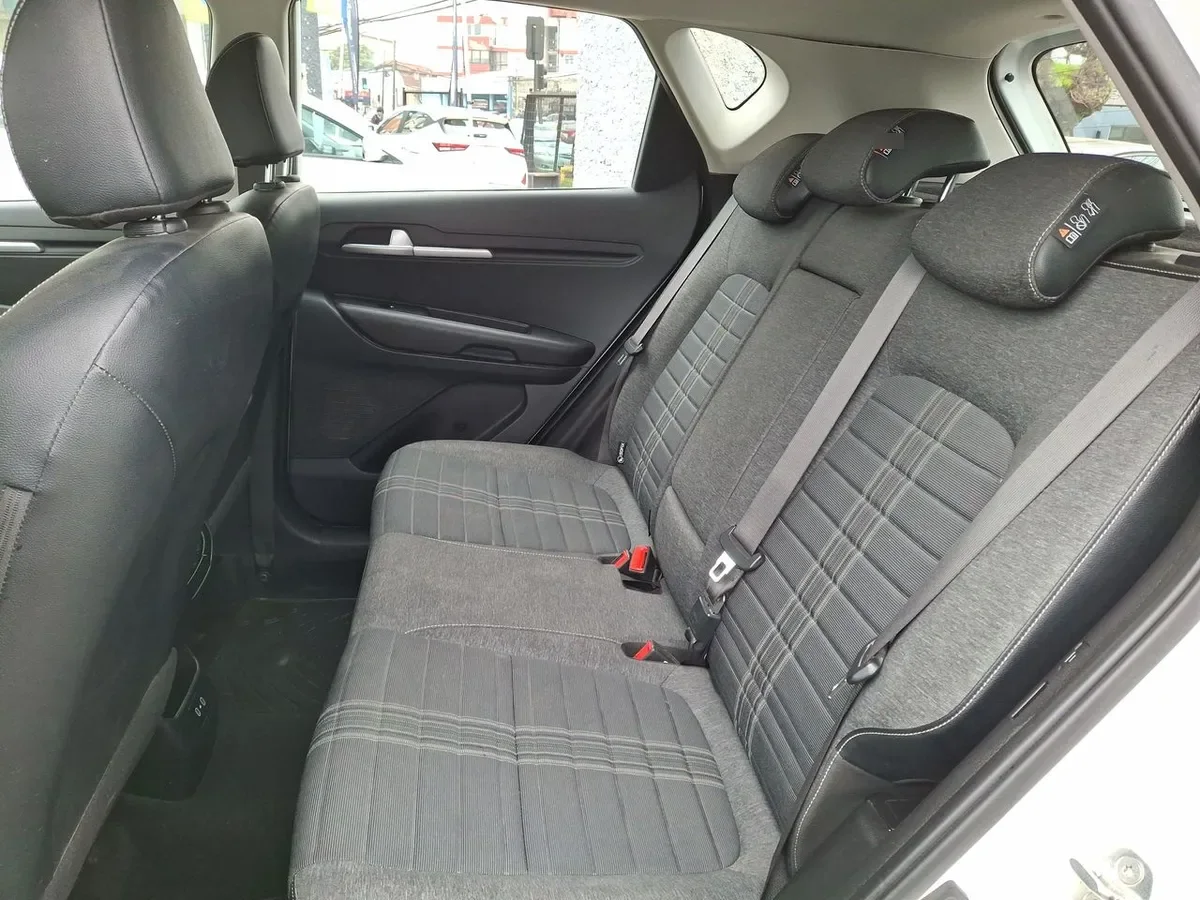 Kia Sonet 1.5 Ex 4x2 Ivt At 5p año 2025