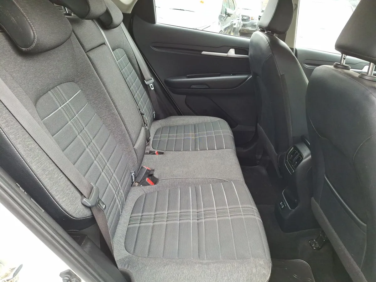 Kia Sonet 1.5 Ex 4x2 Ivt At 5p año 2025