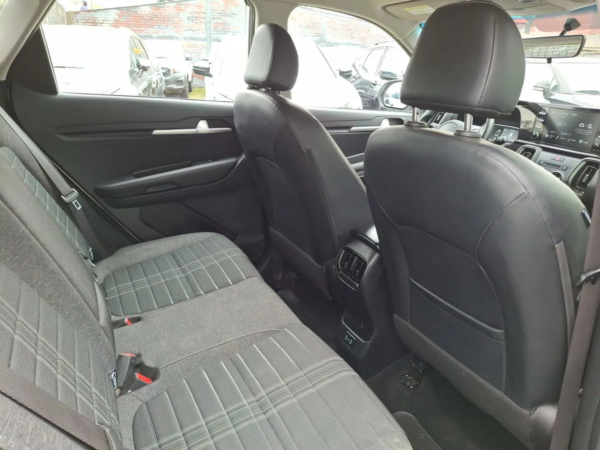 Kia Sonet 1.5 Ex 4x2 Ivt At 5p año 2025