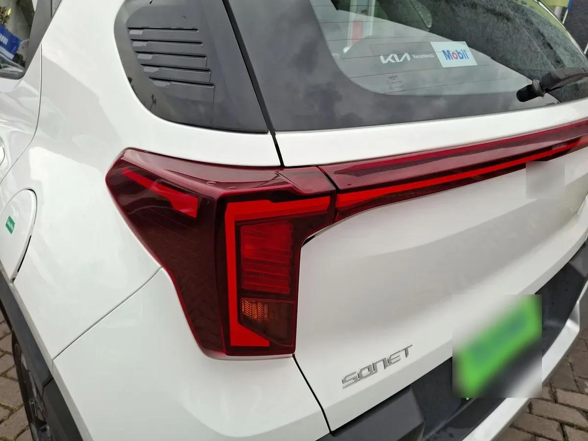 Kia Sonet 1.5 Ex 4x2 Ivt At 5p año 2025