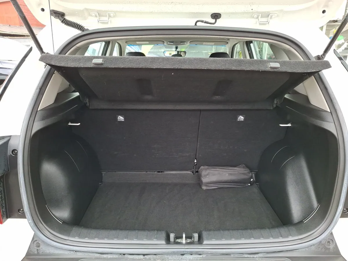 Kia Sonet 1.5 Ex 4x2 Ivt At 5p año 2025