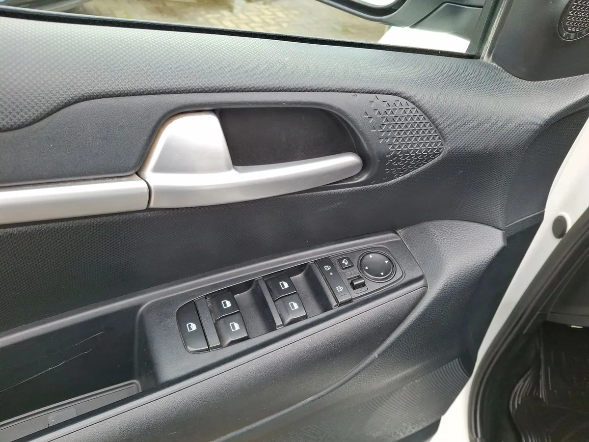 Kia Sonet 1.5 Ex 4x2 Ivt At 5p año 2025