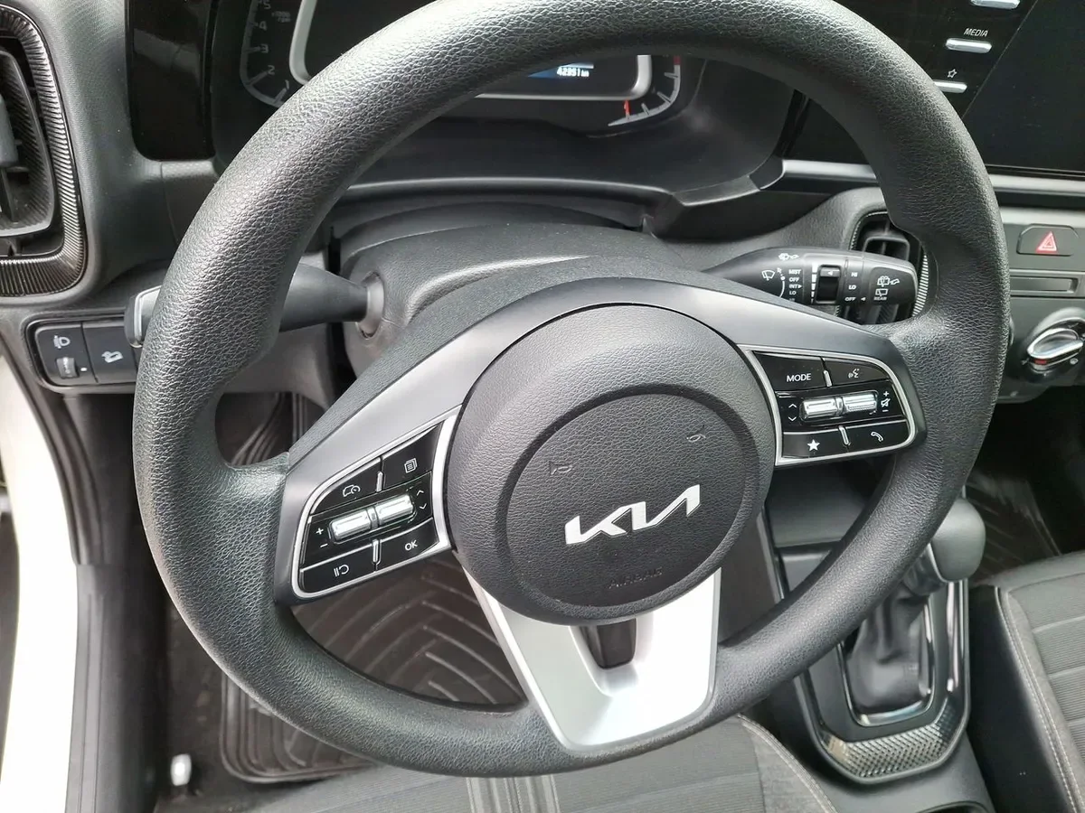 Kia Sonet 1.5 Ex 4x2 Ivt At 5p año 2025