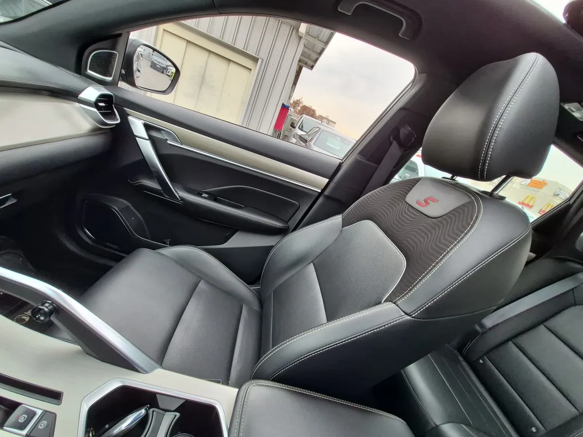 Geely Coolray 1.5 Gf Sport 4x2 At 5p año 2023