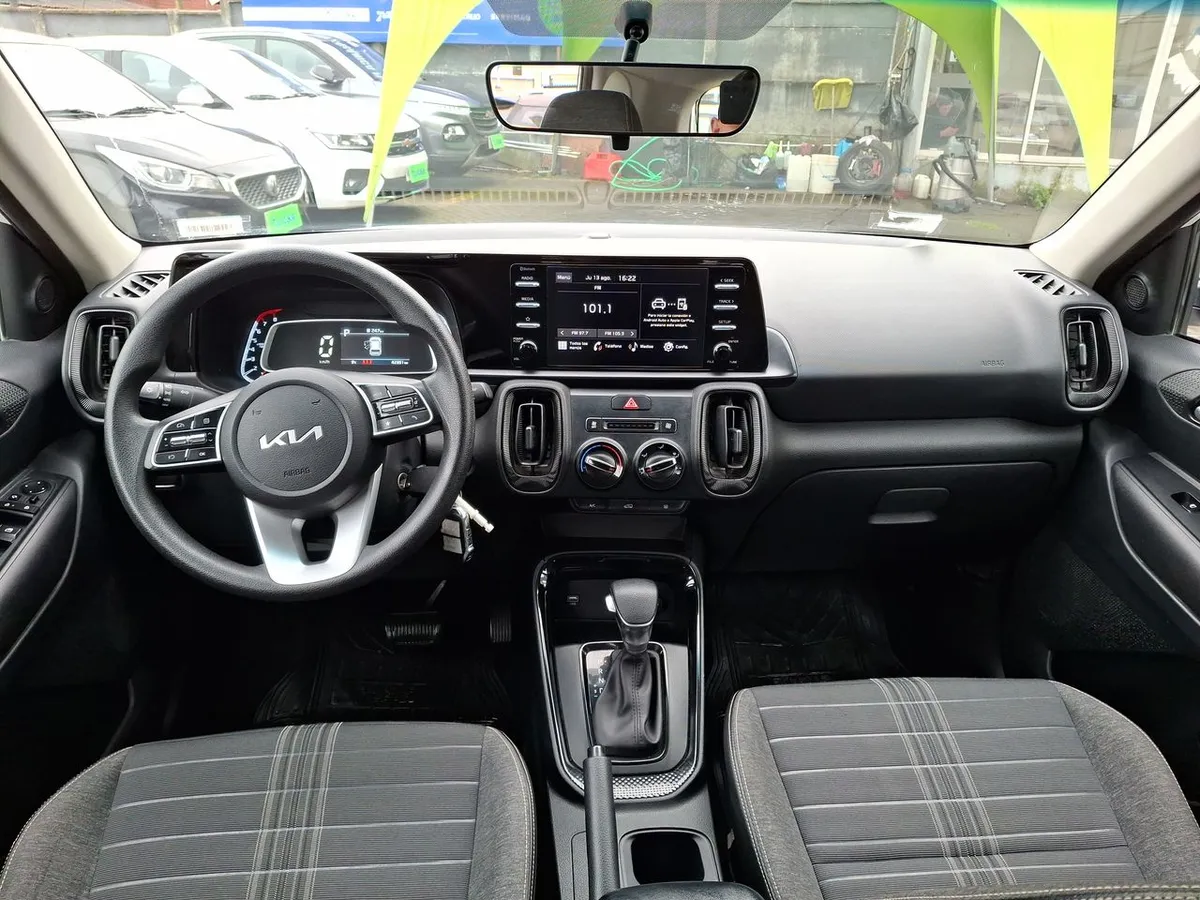 Kia Sonet 1.5 Ex 4x2 Ivt At 5p año 2025
