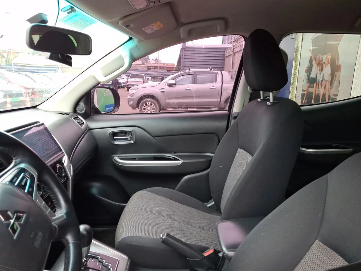 Mitsubishi L200 2.4 Dakar Crs Diesel Dob. Cab. 4x4 At 4p año 2021