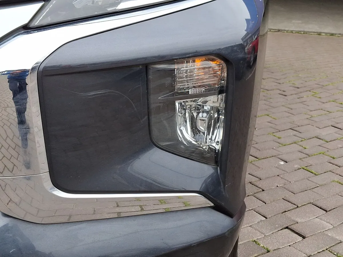 Mitsubishi L200 2.4 Dakar Crs Diesel Dob. Cab. 4x4 At 4p año 2021