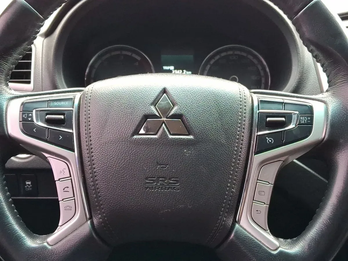 Mitsubishi L200 2.4 Dakar Crs Diesel Dob. Cab. 4x4 At 4p año 2021