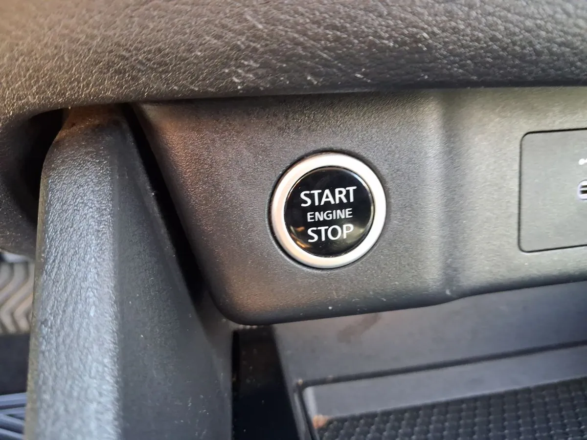 Nissan X-Trail 2.5 Sense 4x2 2row Cvt At 5p año 2023