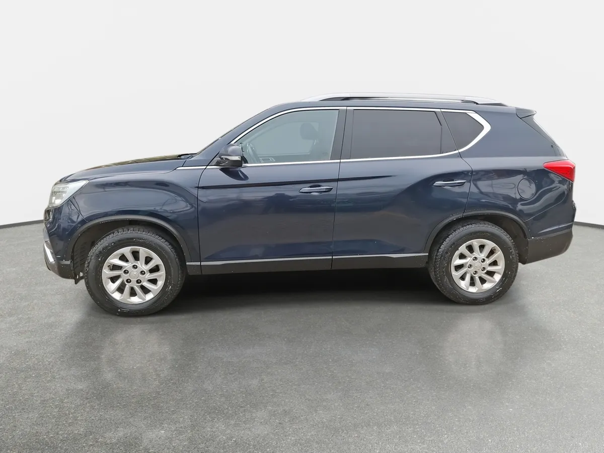 Ssangyong Rexton 2.2 Yrx201 Diesel Fl 4x2 At 5p año 2020