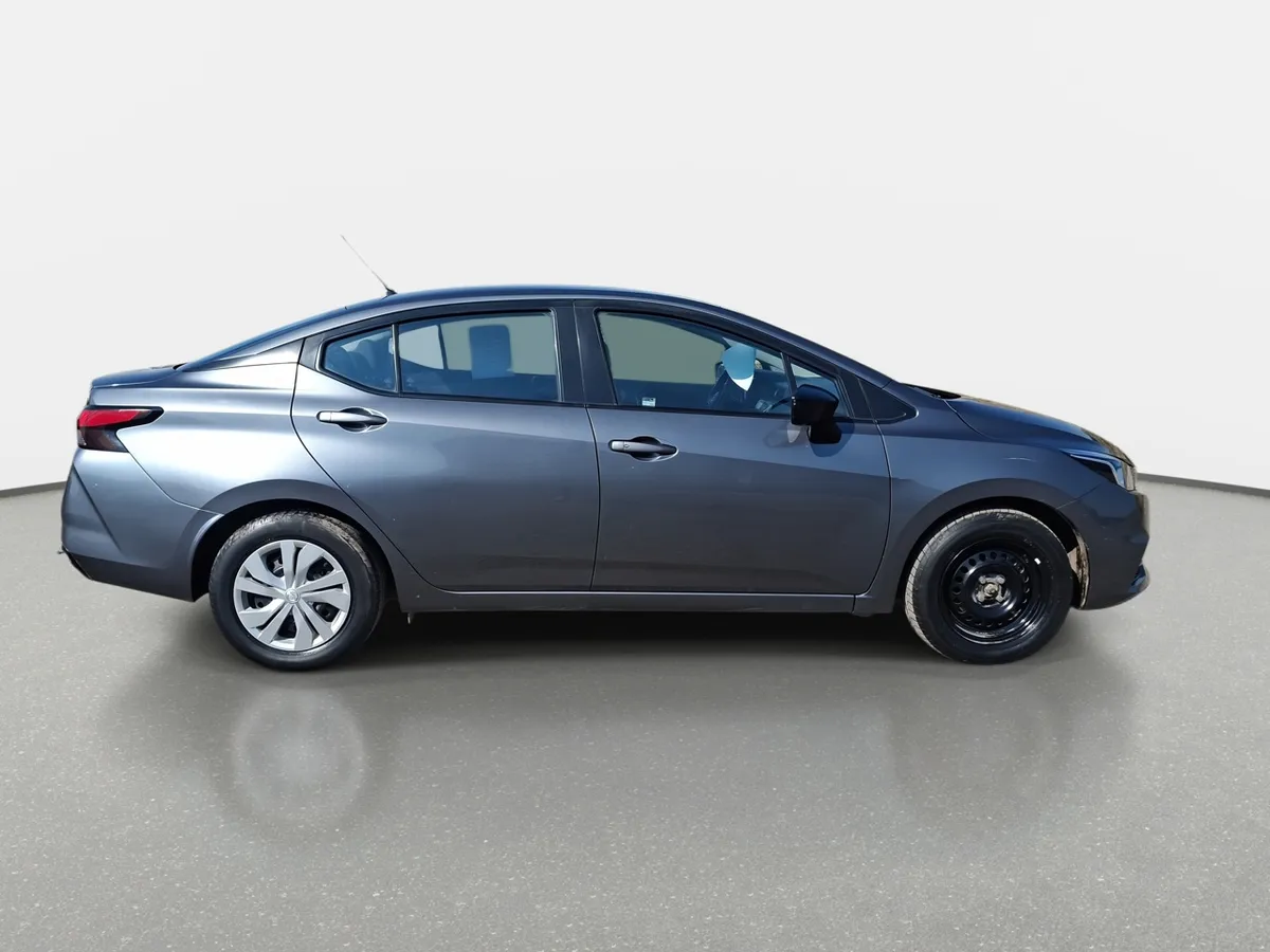 Nissan Versa 1.6 Sense 4x2 Radio Touch Mt 4p año 2023