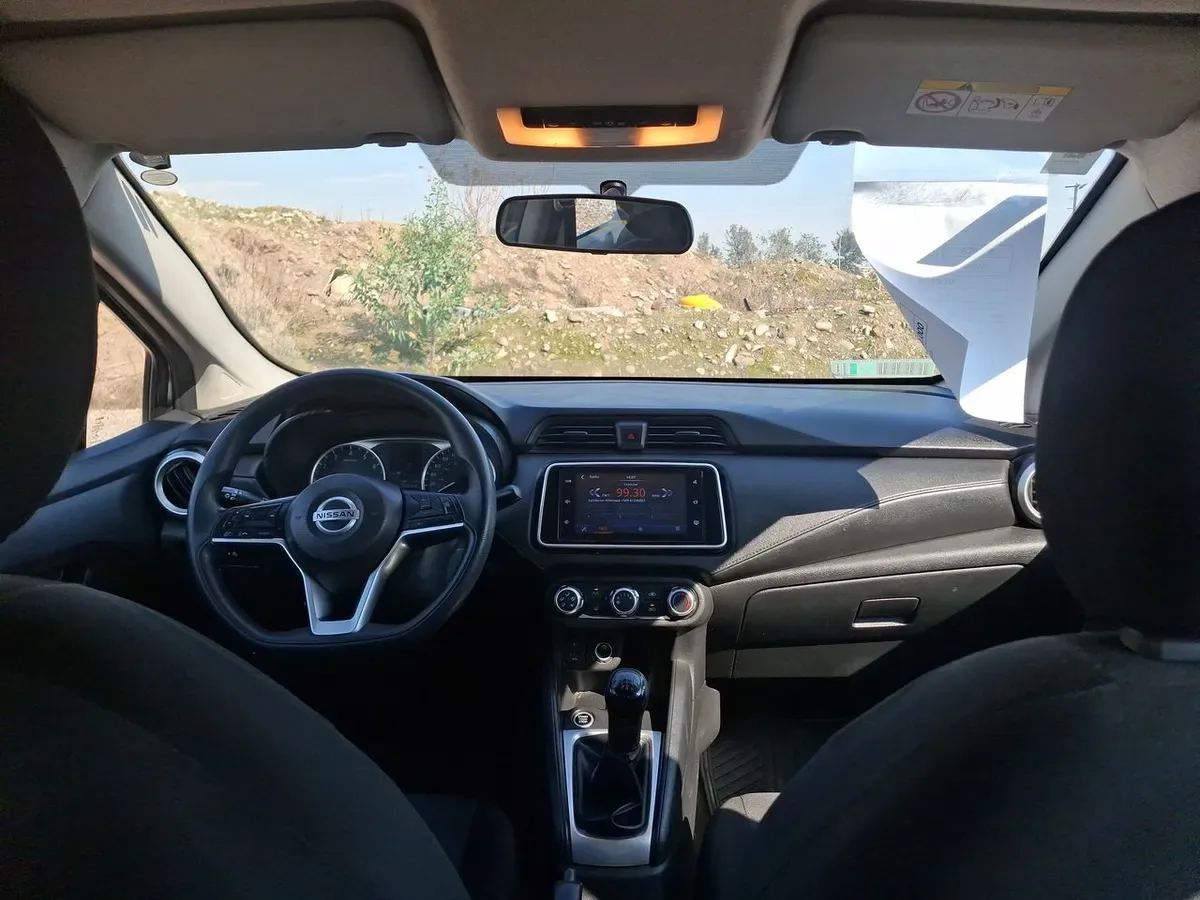 Nissan Versa 1.6 Sense 4x2 Radio Touch Mt 4p año 2023