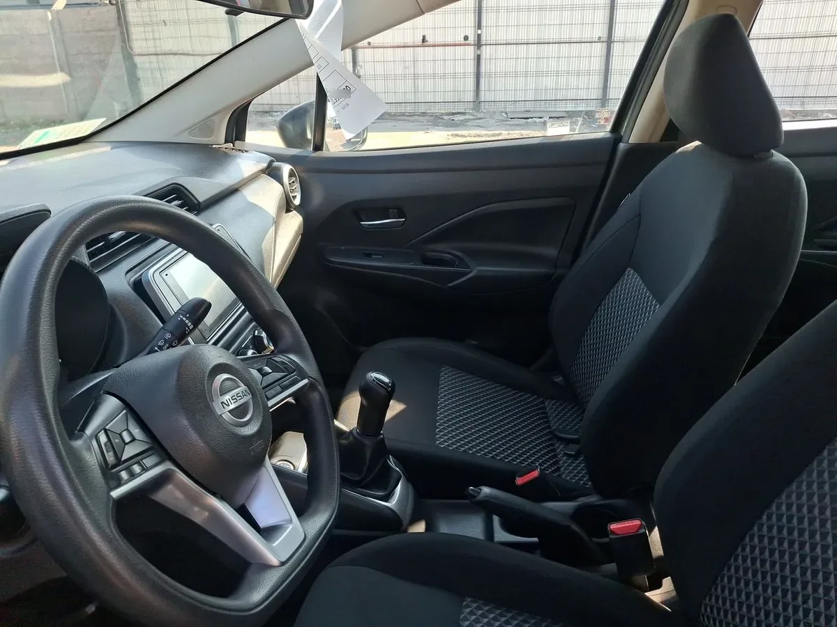 Nissan Versa 1.6 Sense 4x2 Radio Touch Mt 4p año 2023