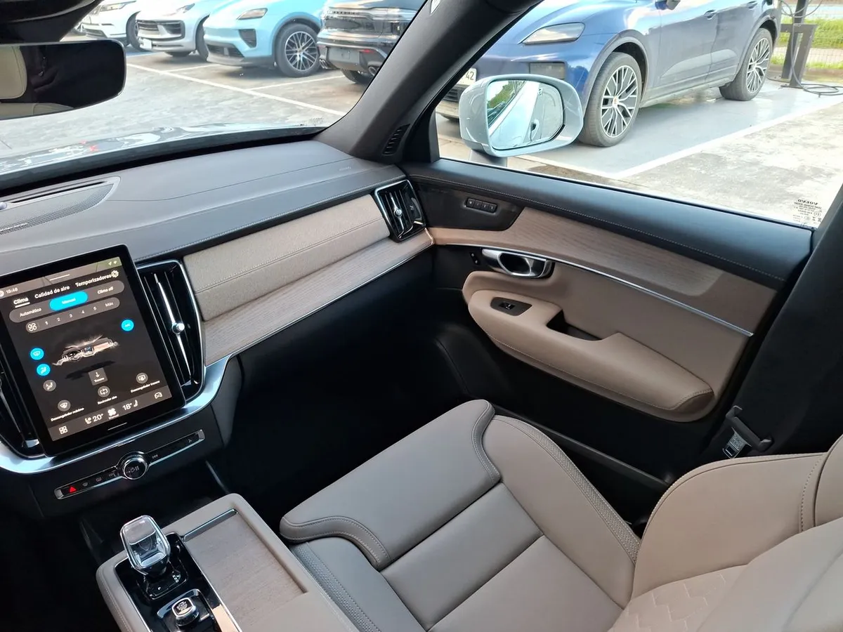 Volvo Xc90 2.0 T8 Plus Hibrido Awd At 5p año 2026