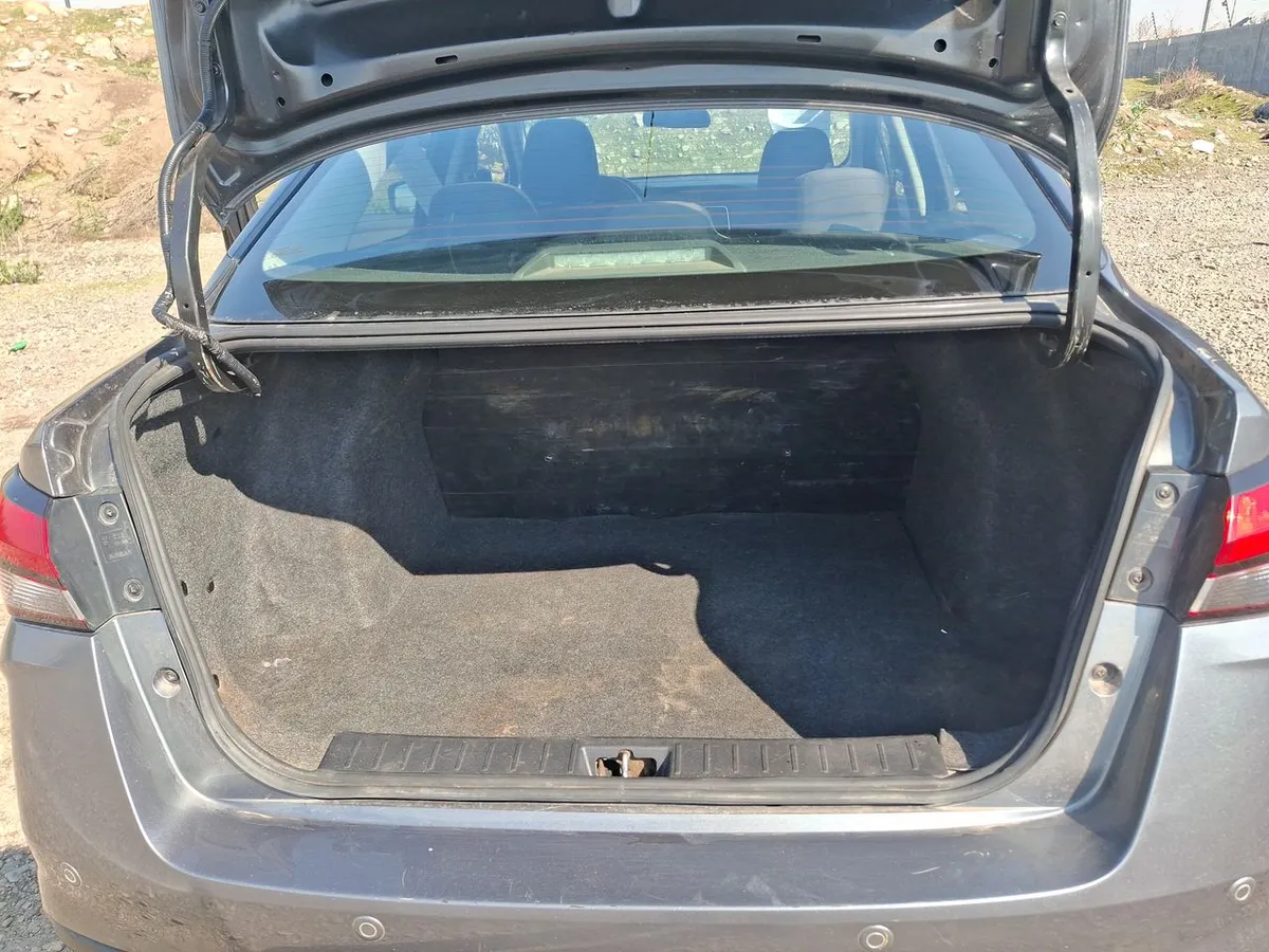 Nissan Versa 1.6 Sense 4x2 Radio Touch Mt 4p año 2023