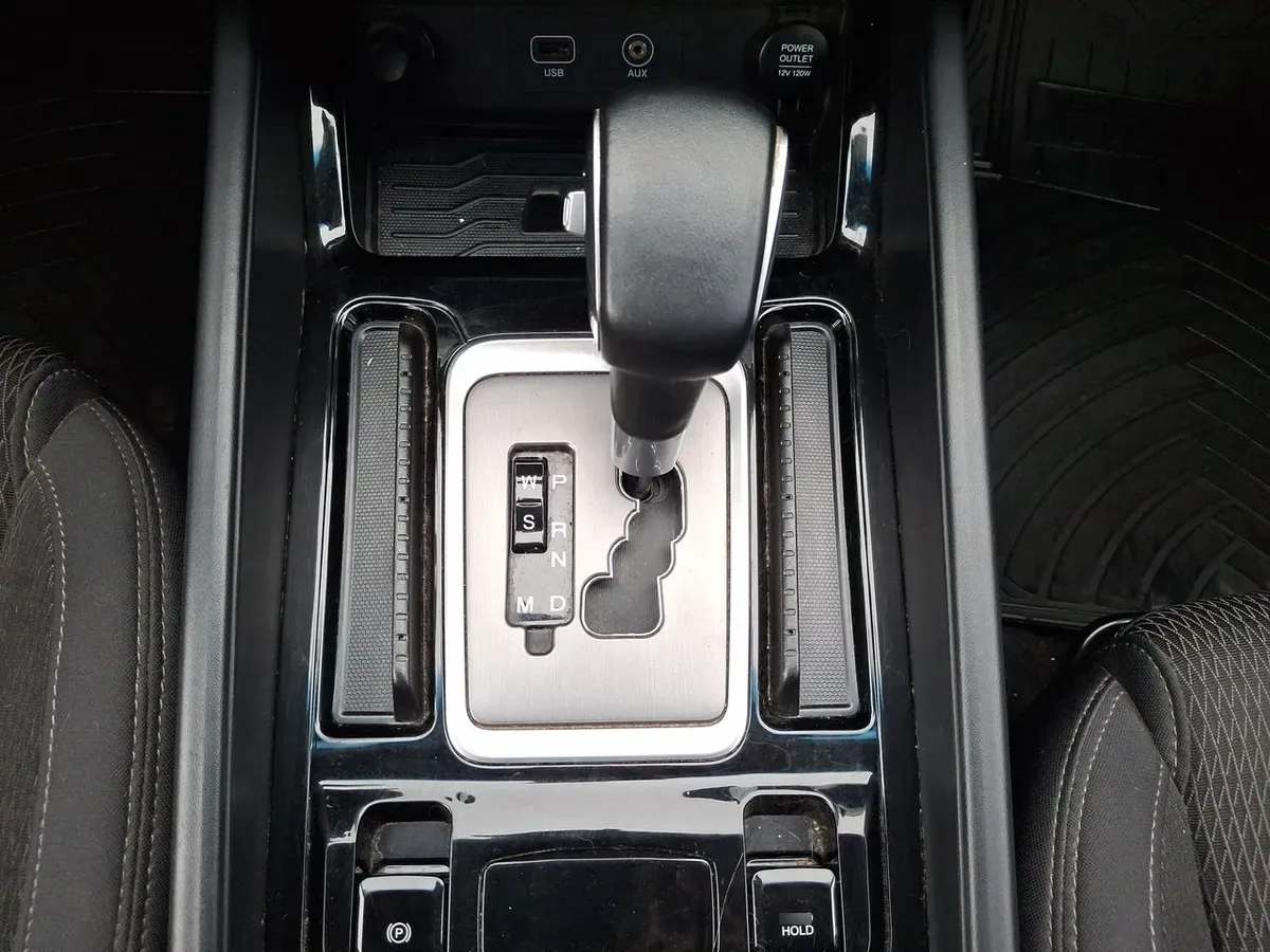 Ssangyong Rexton 2.2 Yrx201 Diesel Fl 4x2 At 5p año 2020