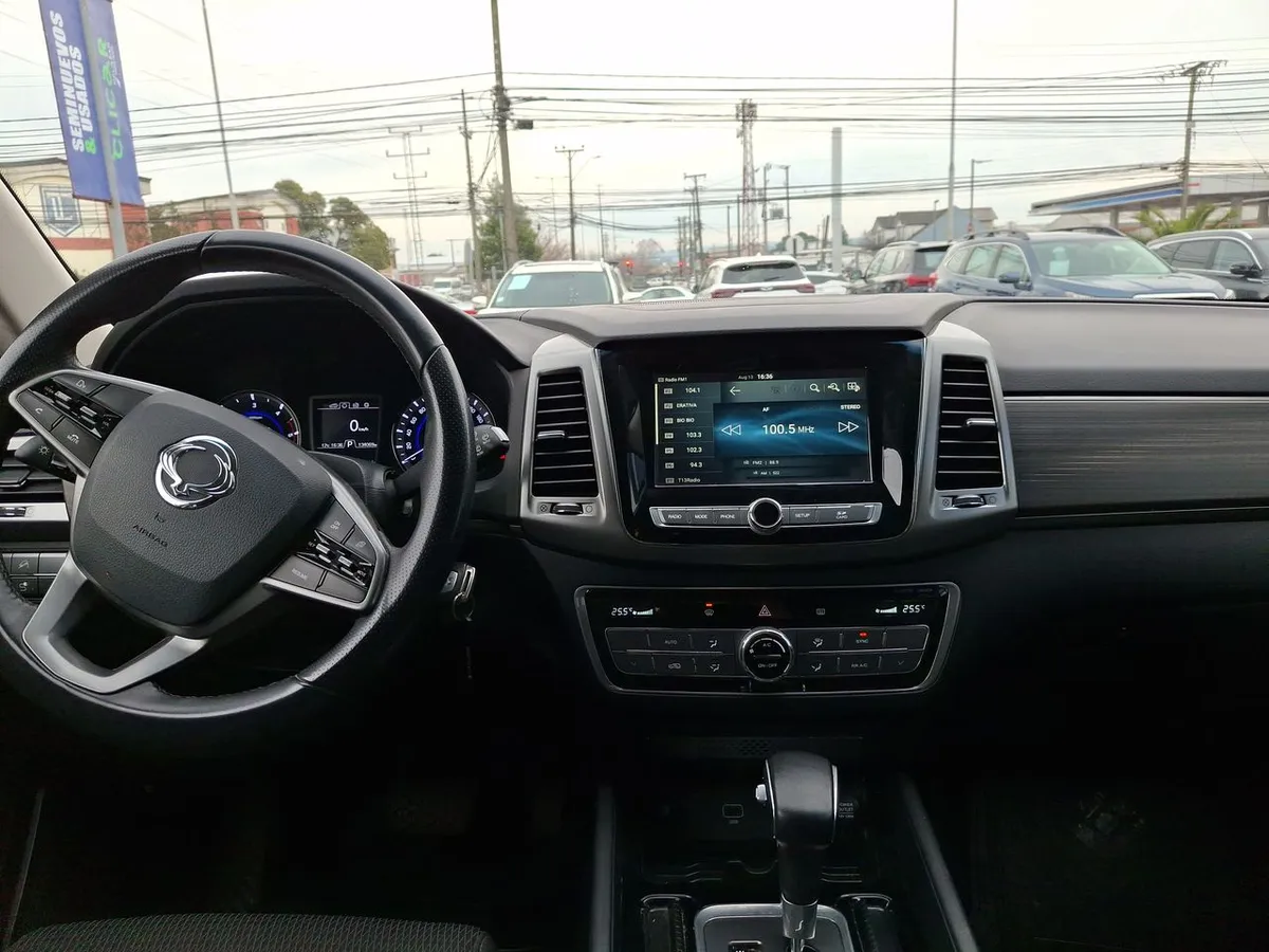 Ssangyong Rexton 2.2 Yrx201 Diesel Fl 4x2 At 5p año 2020