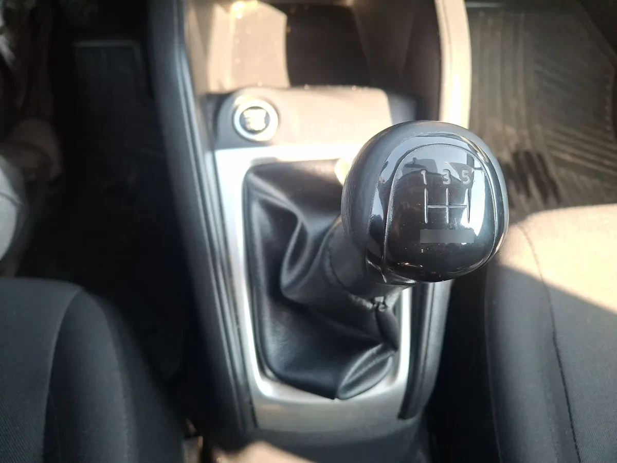 Nissan Versa 1.6 Sense 4x2 Radio Touch Mt 4p año 2023
