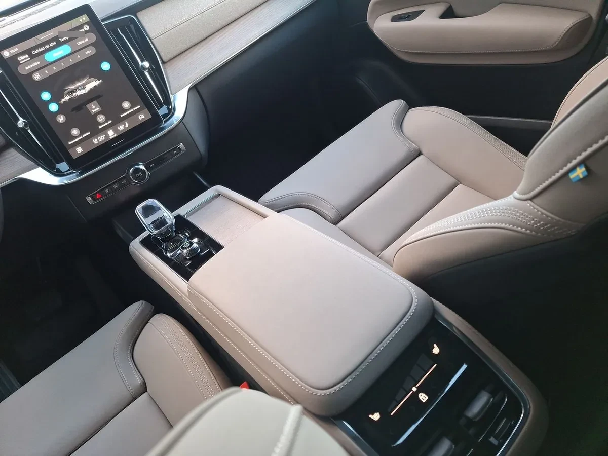 Volvo Xc90 2.0 T8 Plus Hibrido Awd At 5p año 2026