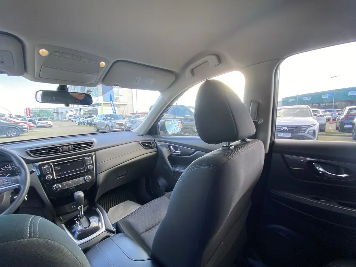 Nissan X-Trail 2.5 Sense 4x2 2row Cvt At 5p año 2023