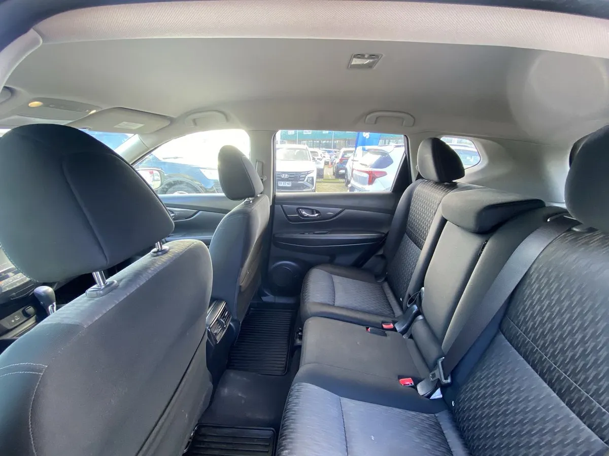 Nissan X-Trail 2.5 Sense 4x2 2row Cvt At 5p año 2023