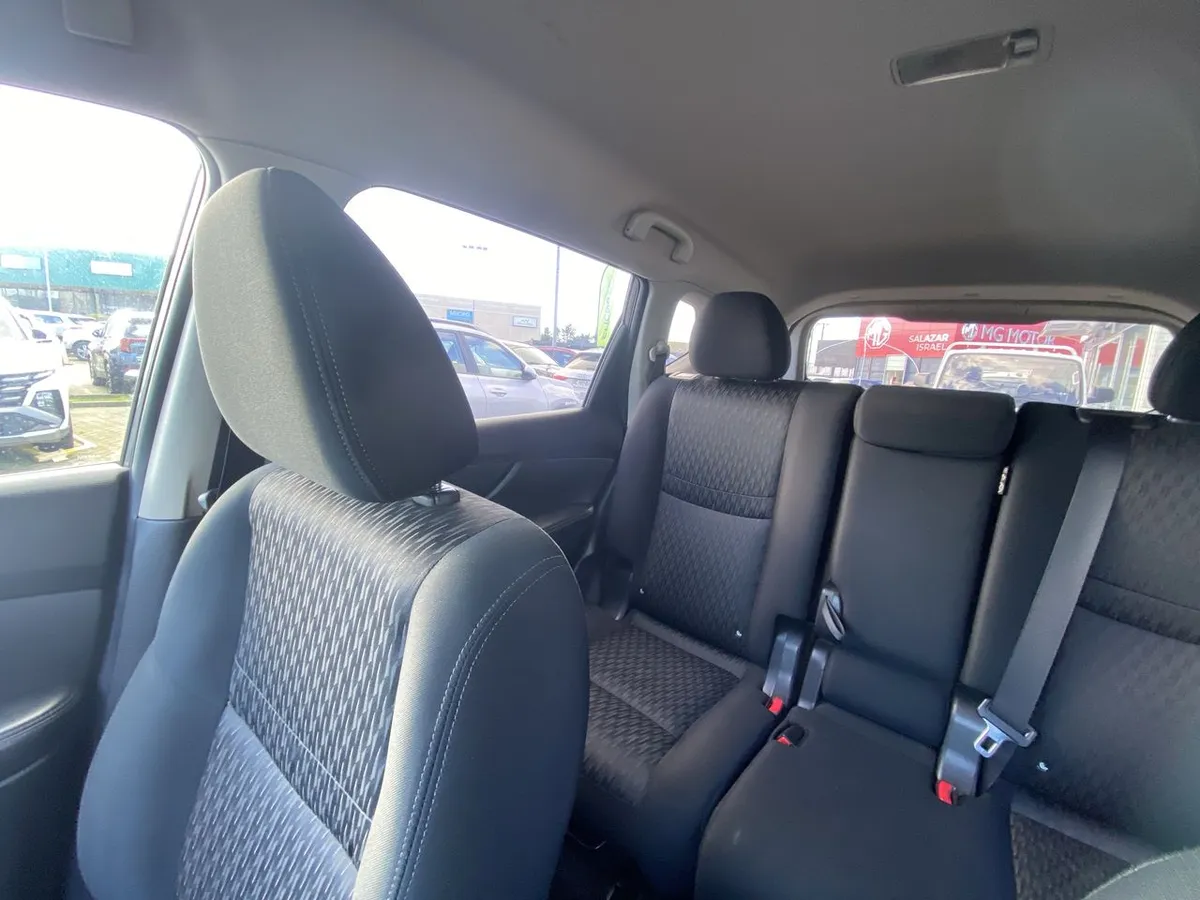 Nissan X-Trail 2.5 Sense 4x2 2row Cvt At 5p año 2023
