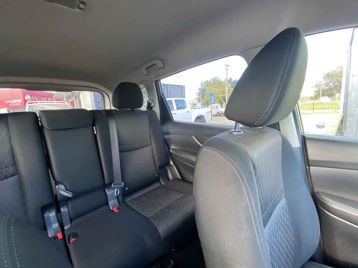 Nissan X-Trail 2.5 Sense 4x2 2row Cvt At 5p año 2023