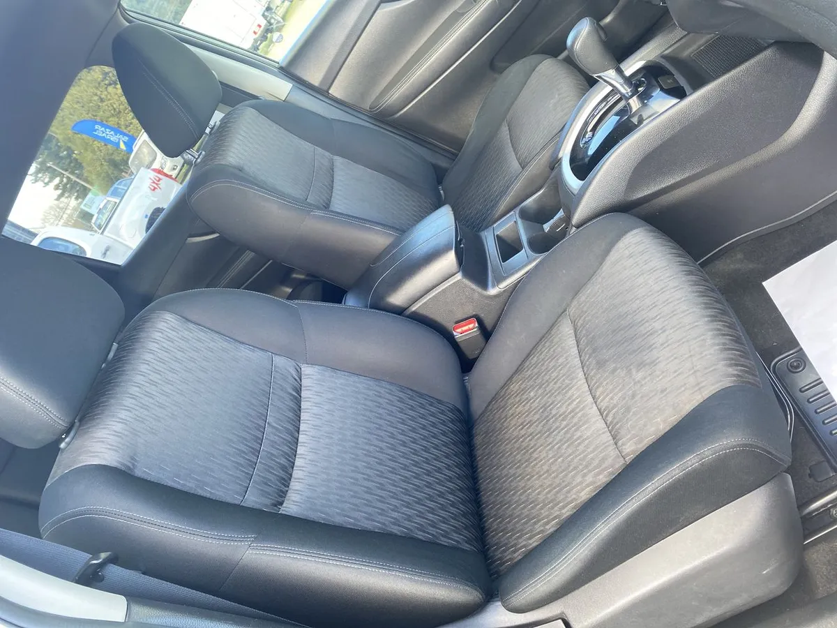 Nissan X-Trail 2.5 Sense 4x2 2row Cvt At 5p año 2023