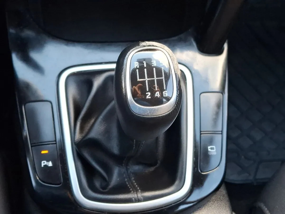 Kia Seltos 1.6 Ex 4x2 6mt 5p año 2022