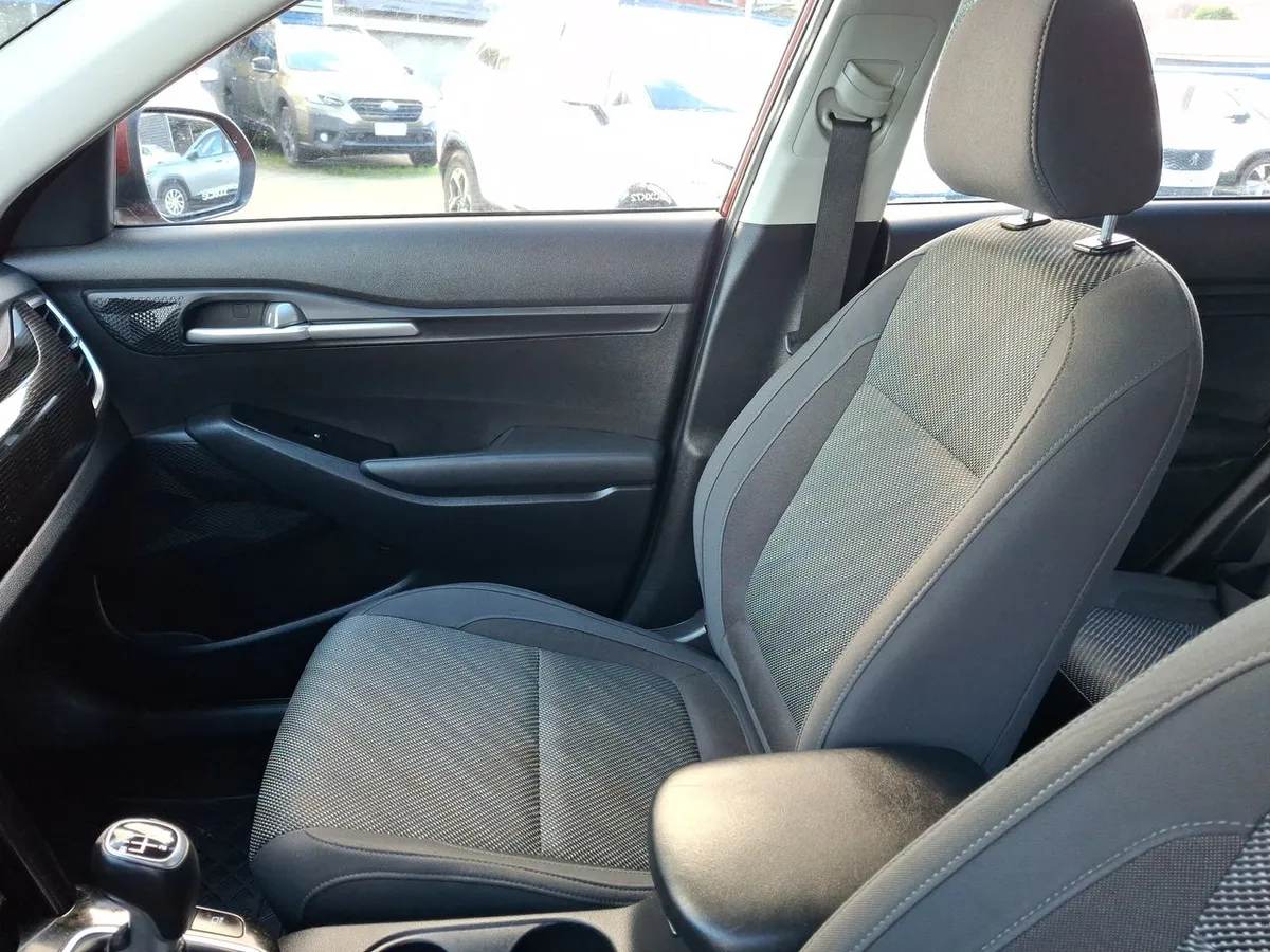 Kia Seltos 1.6 Ex 4x2 6mt 5p año 2022