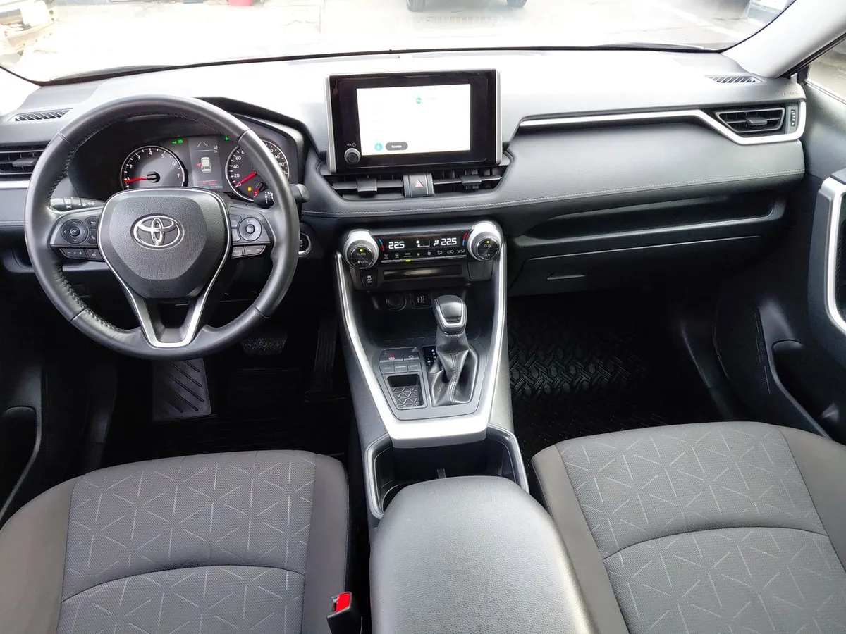 Toyota Rav 4 2.0 Xle 4x2 Cvt At 5p año 2025