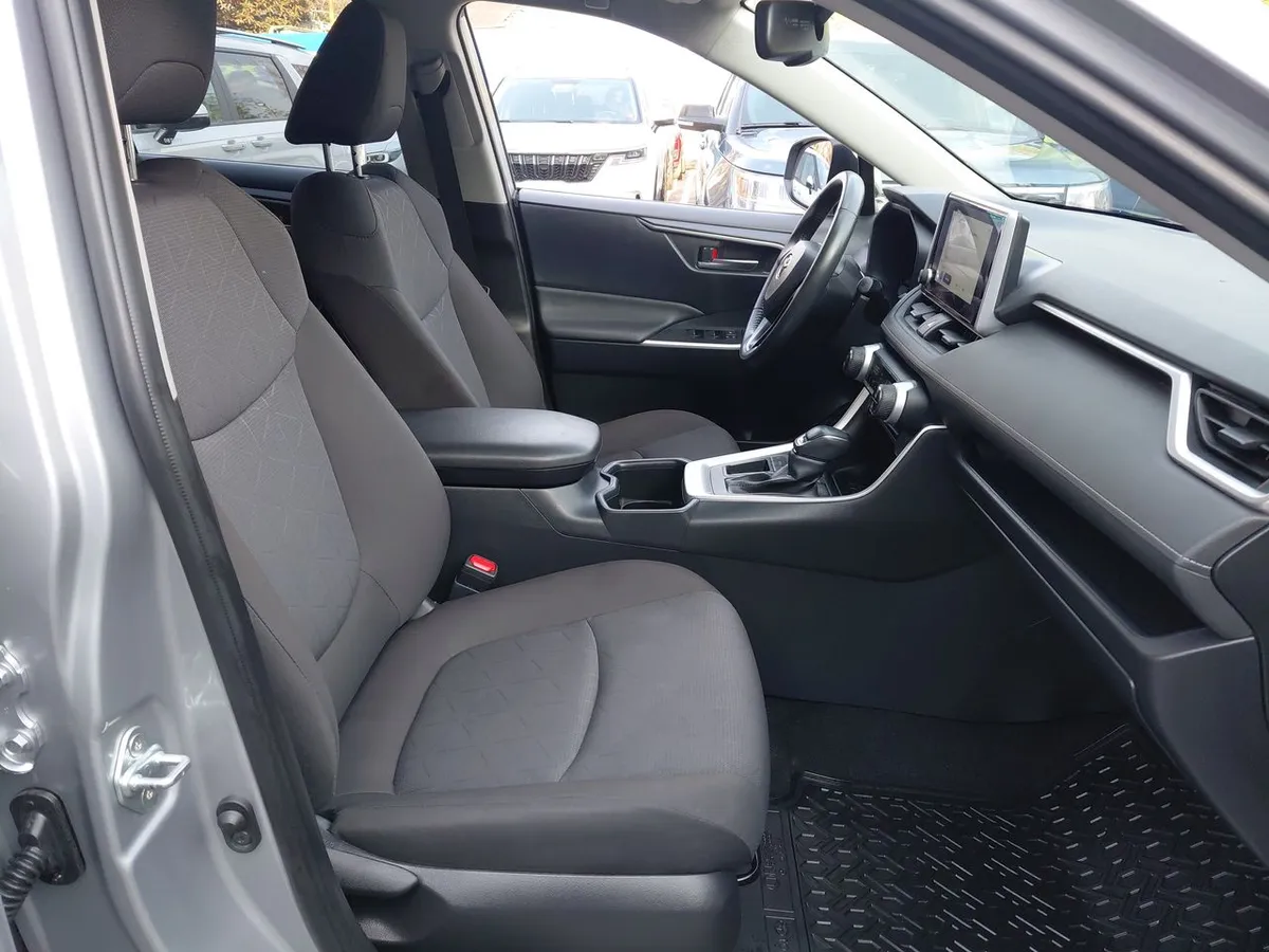 Toyota Rav 4 2.0 Xle 4x2 Cvt At 5p año 2025