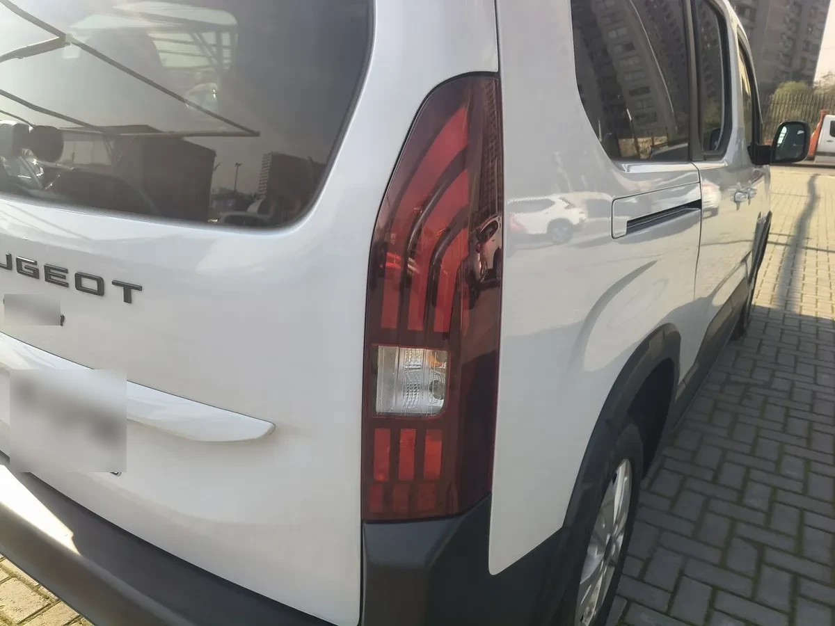Peugeot Rifter 1.2 Mca Allure Puretech 130 4x2 Eat8 5p año 2026